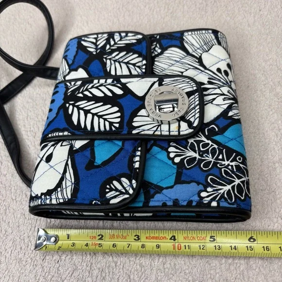 Vera Bradley Mini Turn Lock Crossbody Bag Quilted Purse Blue & White Preppy Boho - Picture 9 of 10